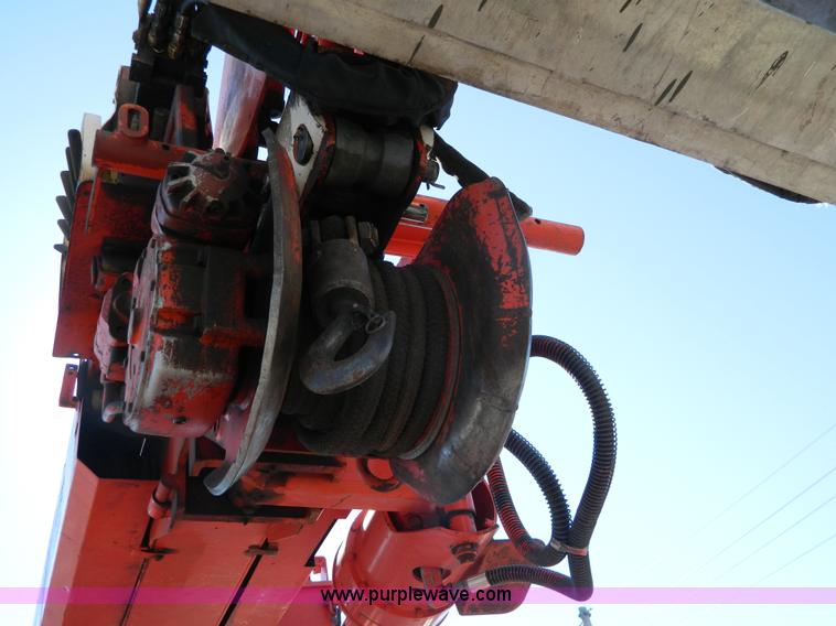 image for item G7700 1997 Ford F800 digger derrick truck