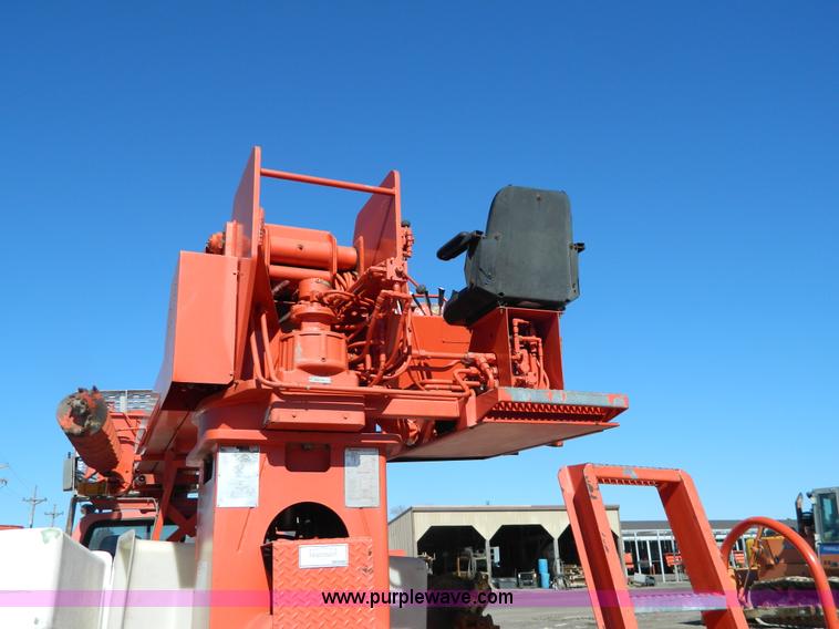 image for item G7700 1997 Ford F800 digger derrick truck