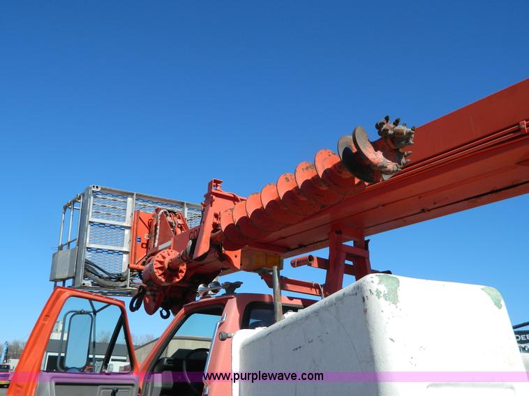 image for item G7700 1997 Ford F800 digger derrick truck