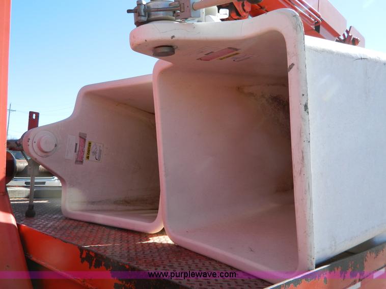 image for item G7700 1997 Ford F800 digger derrick truck