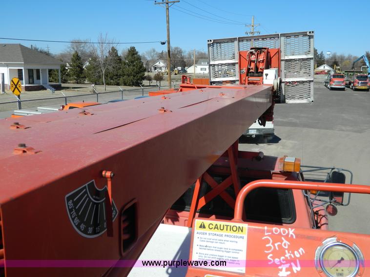 image for item G7700 1997 Ford F800 digger derrick truck