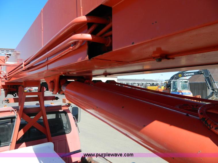 image for item G7700 1997 Ford F800 digger derrick truck