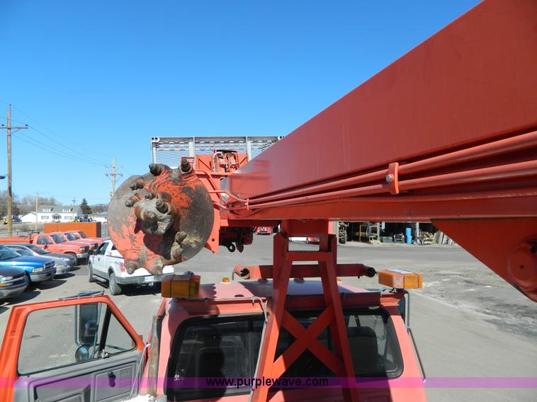 image for item G7700 1997 Ford F800 digger derrick truck