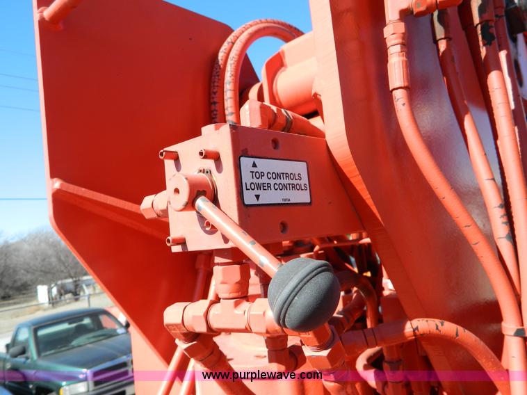 image for item G7700 1997 Ford F800 digger derrick truck