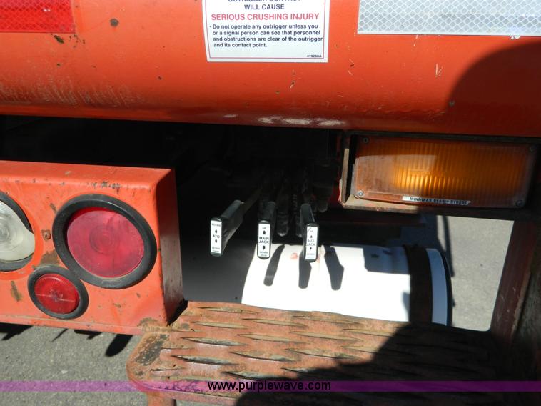 image for item G7700 1997 Ford F800 digger derrick truck