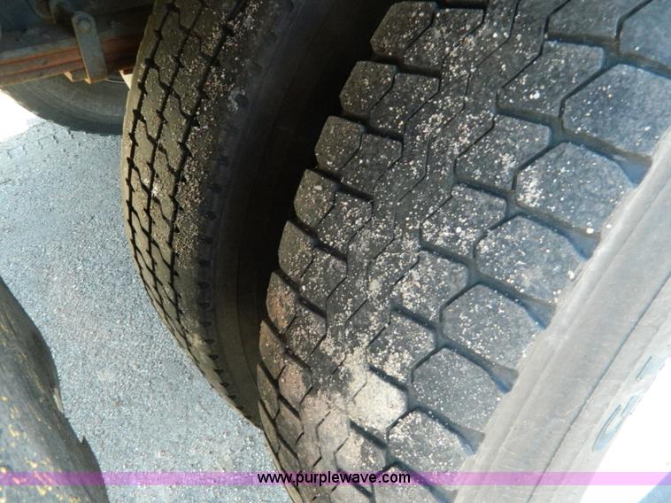 image for item G7700 1997 Ford F800 digger derrick truck