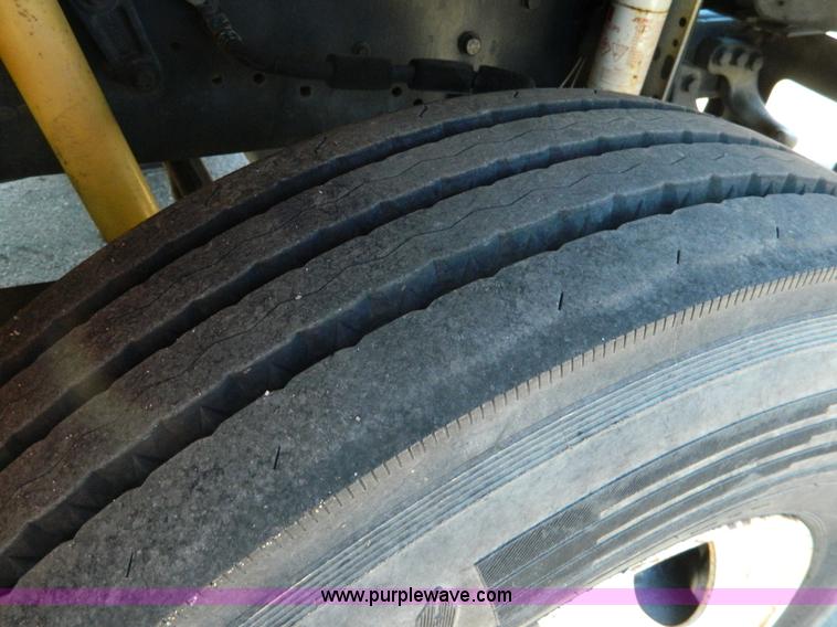 image for item G7700 1997 Ford F800 digger derrick truck