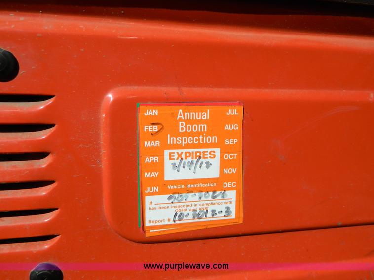 image for item G7700 1997 Ford F800 digger derrick truck