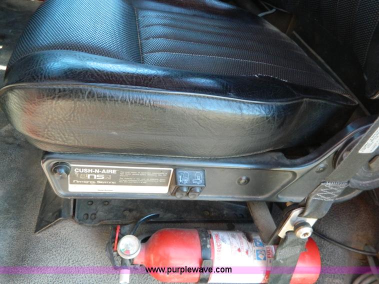 image for item G7700 1997 Ford F800 digger derrick truck