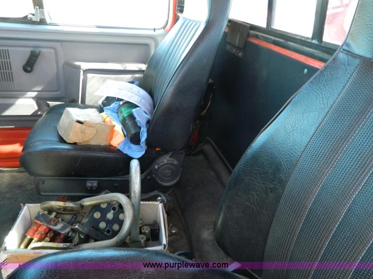 image for item G7700 1997 Ford F800 digger derrick truck