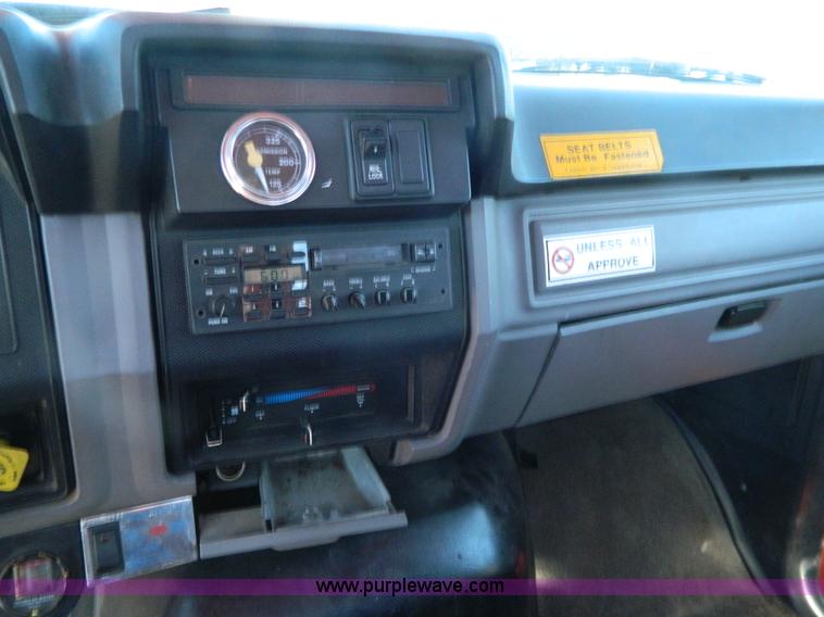 image for item G7700 1997 Ford F800 digger derrick truck