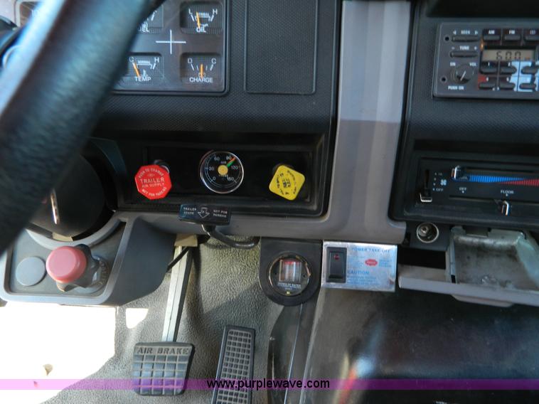 image for item G7700 1997 Ford F800 digger derrick truck