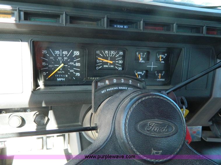 image for item G7700 1997 Ford F800 digger derrick truck