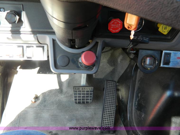 image for item G7700 1997 Ford F800 digger derrick truck