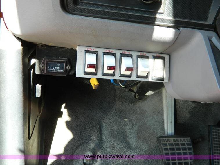 image for item G7700 1997 Ford F800 digger derrick truck