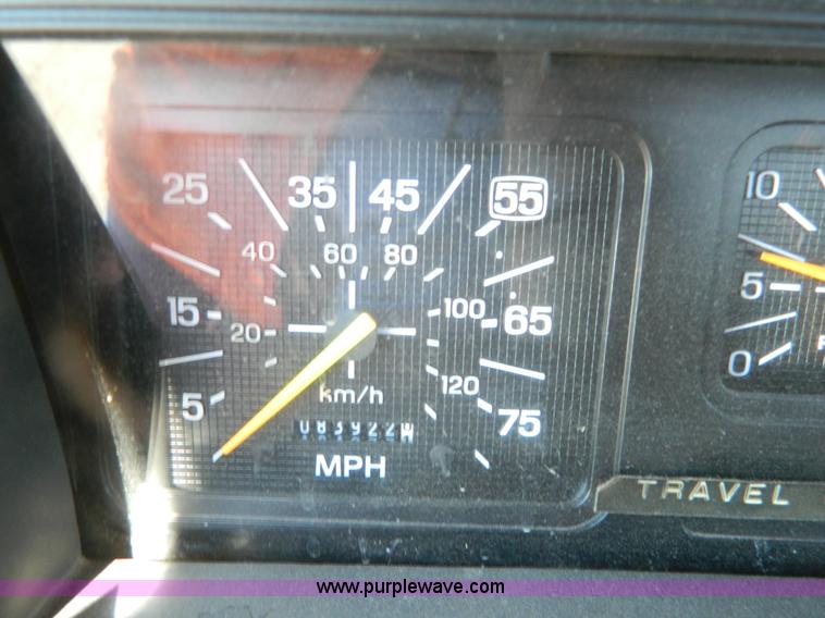 image for item G7700 1997 Ford F800 digger derrick truck