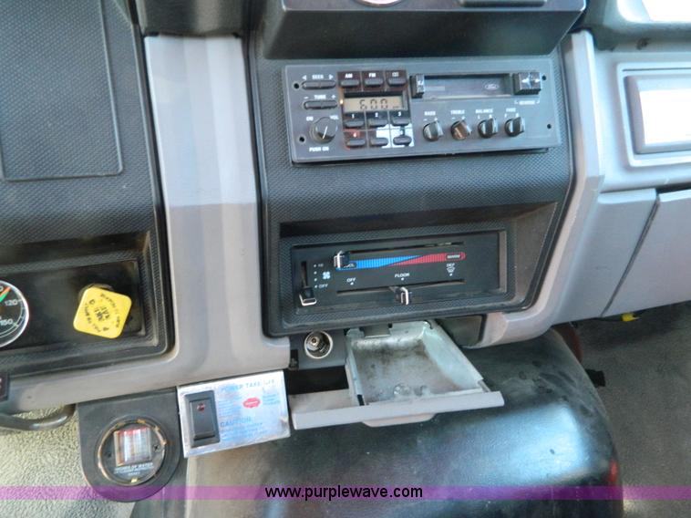 image for item G7700 1997 Ford F800 digger derrick truck