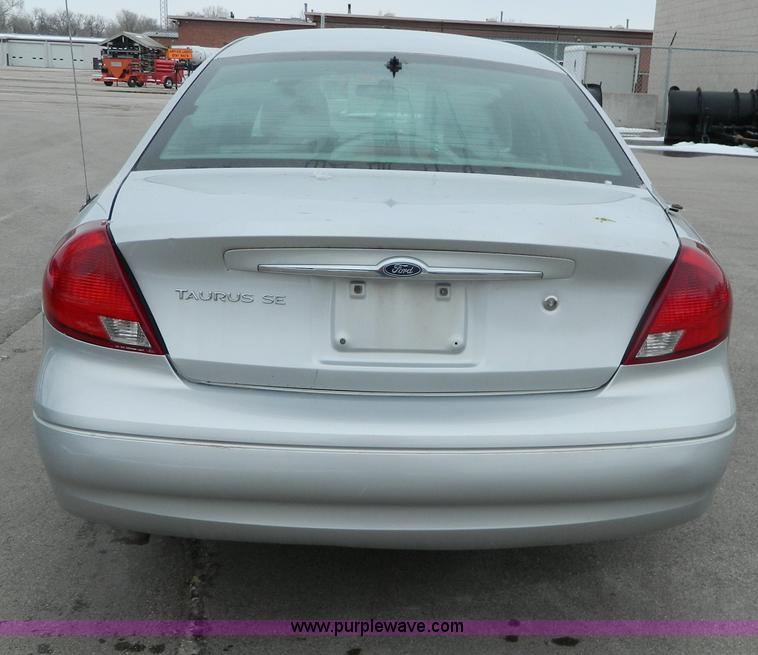 image for item G7707 2000 Ford Taurus SE
