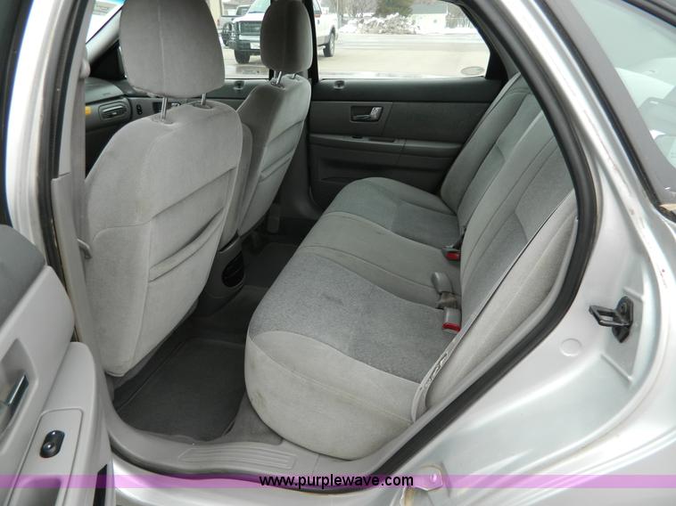image for item G7707 2000 Ford Taurus SE