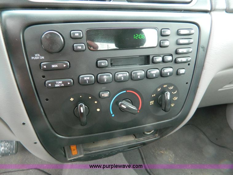 image for item G7707 2000 Ford Taurus SE