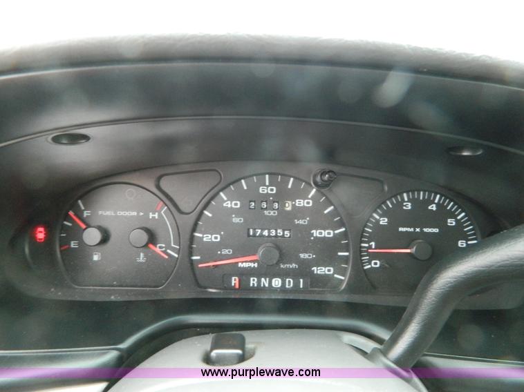 image for item G7707 2000 Ford Taurus SE