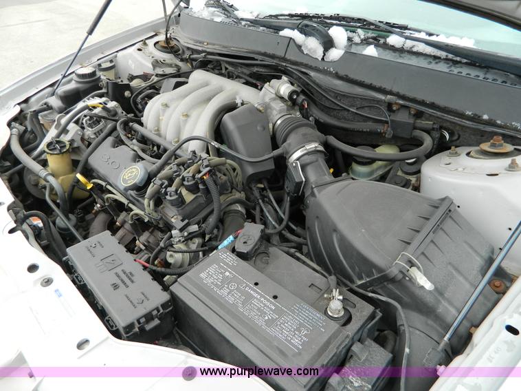 image for item G7707 2000 Ford Taurus SE