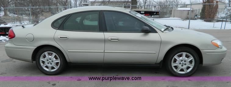 image for item G7708 2006 Ford Taurus SE