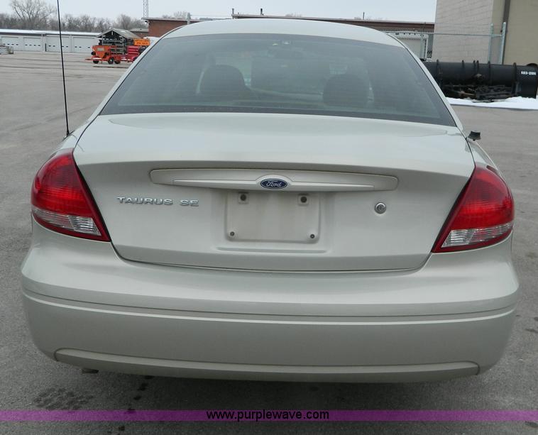 image for item G7708 2006 Ford Taurus SE