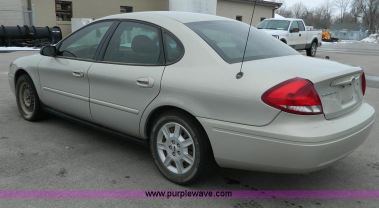 image for item G7708 2006 Ford Taurus SE