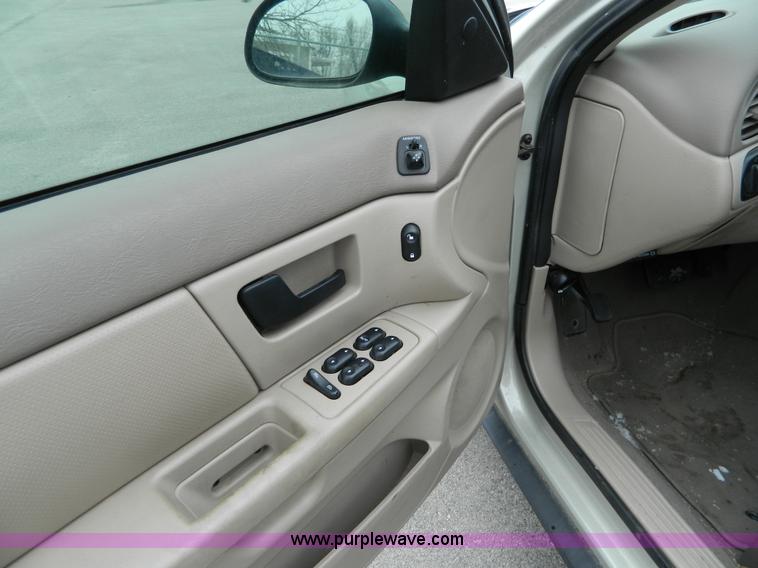 image for item G7708 2006 Ford Taurus SE