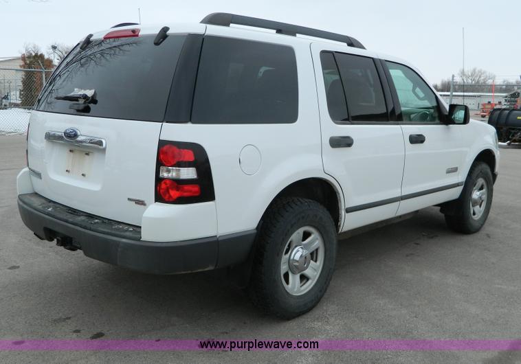 image for item G7709 2006 Ford Explorer SUV