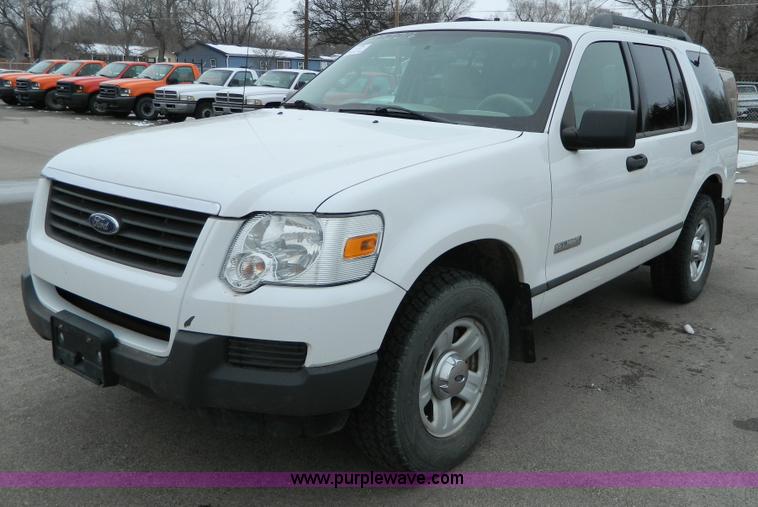 image for item G7709 2006 Ford Explorer SUV