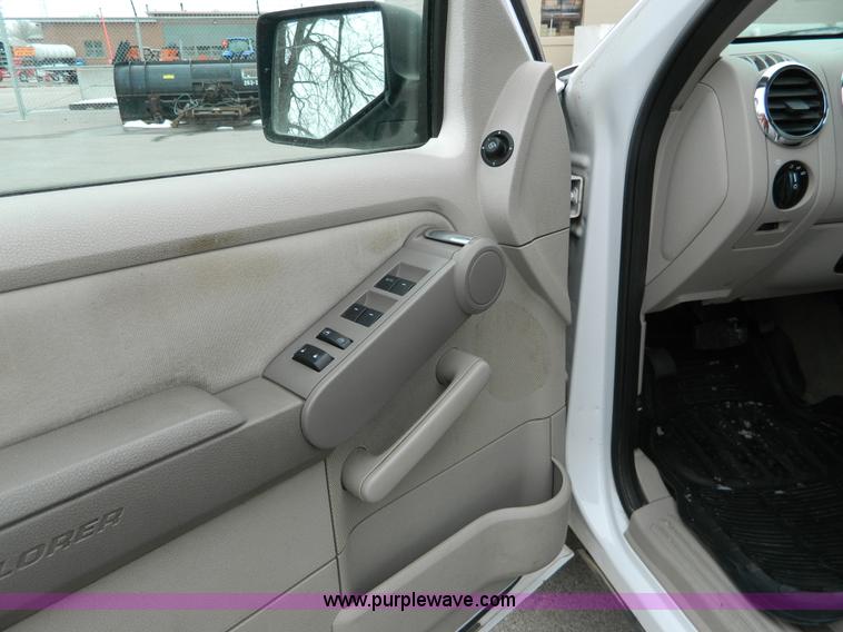 image for item G7709 2006 Ford Explorer SUV