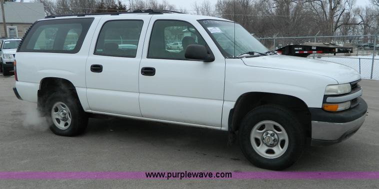 image for item G7711 2002 Chevrolet Suburban C1500 SUV