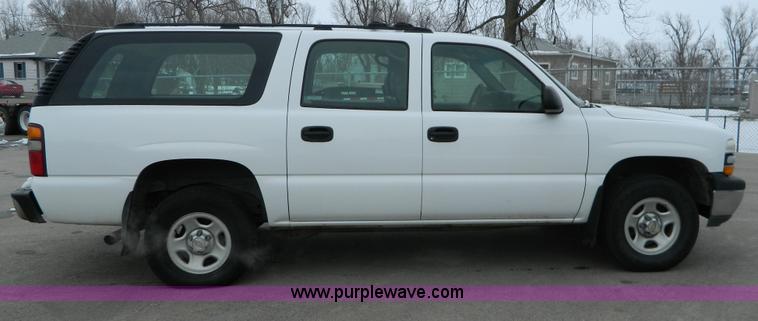 image for item G7711 2002 Chevrolet Suburban C1500 SUV