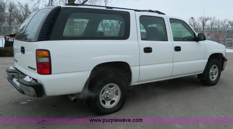 image for item G7711 2002 Chevrolet Suburban C1500 SUV