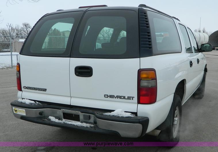 image for item G7711 2002 Chevrolet Suburban C1500 SUV