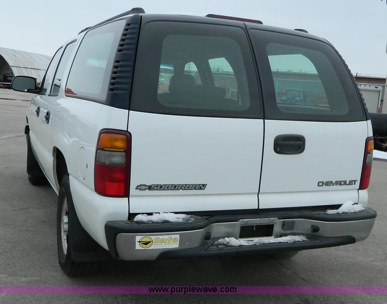 image for item G7711 2002 Chevrolet Suburban C1500 SUV