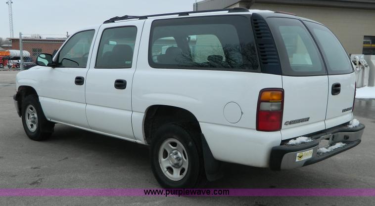 image for item G7711 2002 Chevrolet Suburban C1500 SUV