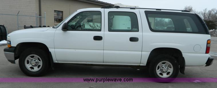 image for item G7711 2002 Chevrolet Suburban C1500 SUV