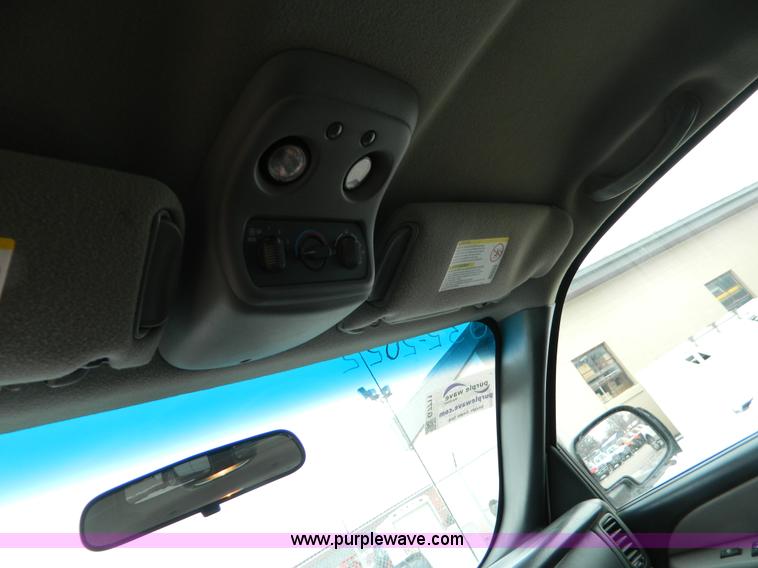 image for item G7711 2002 Chevrolet Suburban C1500 SUV
