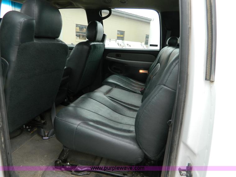 image for item G7711 2002 Chevrolet Suburban C1500 SUV