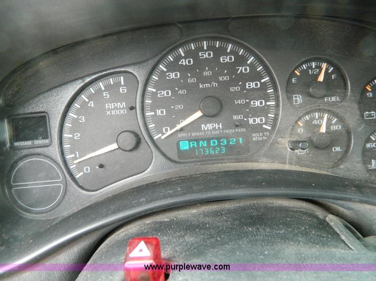 image for item G7711 2002 Chevrolet Suburban C1500 SUV