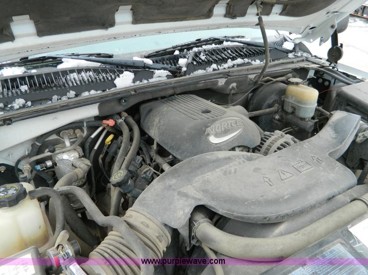 image for item G7711 2002 Chevrolet Suburban C1500 SUV