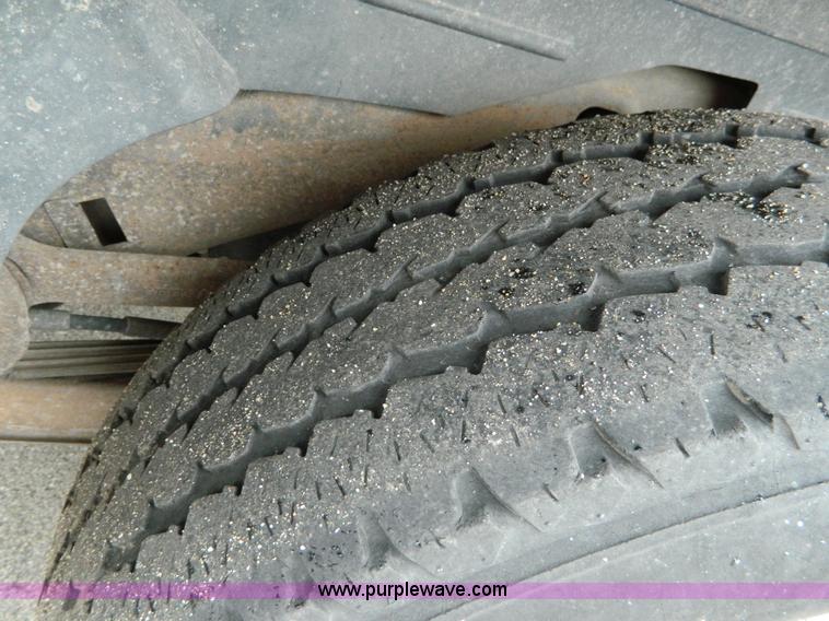 image for item G7711 2002 Chevrolet Suburban C1500 SUV