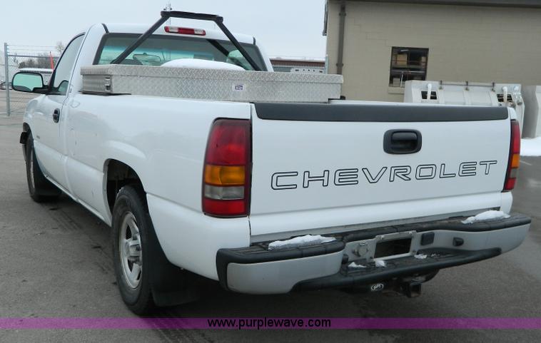 image for item G7712 2002 Chevrolet Silverado 1500 pickup truck