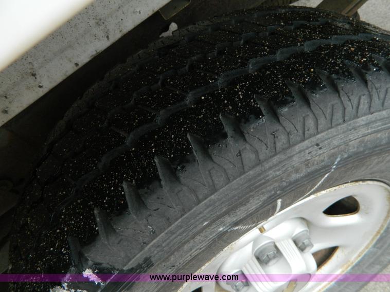 image for item G7712 2002 Chevrolet Silverado 1500 pickup truck