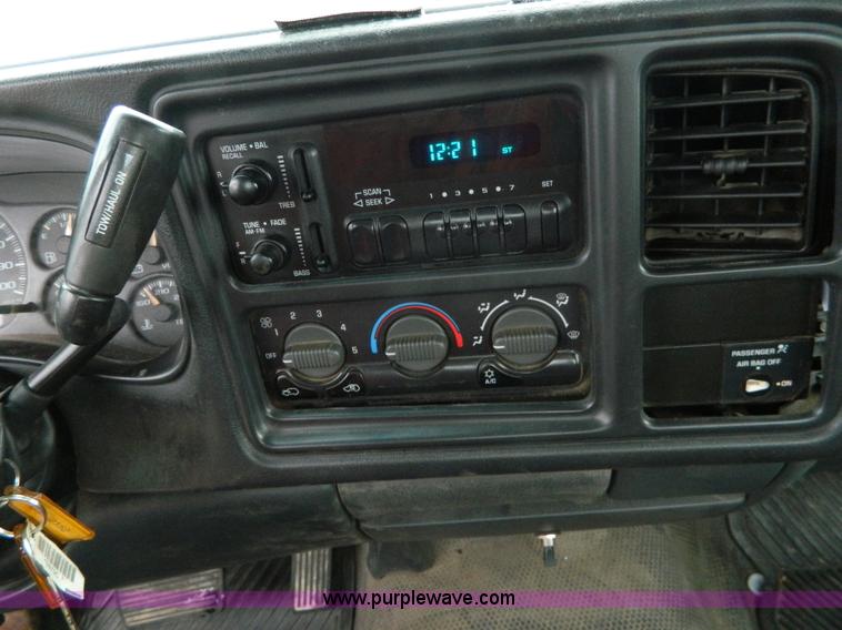 image for item G7712 2002 Chevrolet Silverado 1500 pickup truck