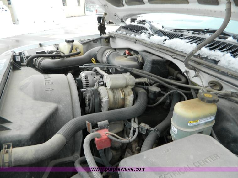 image for item G7712 2002 Chevrolet Silverado 1500 pickup truck