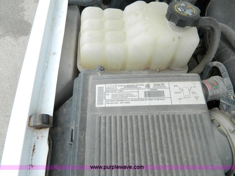 image for item G7712 2002 Chevrolet Silverado 1500 pickup truck